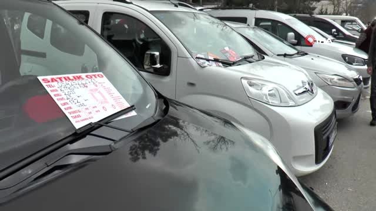 İkinci el oto pazarında alıcı da satıcı da fiyatlardan yakınıyor
