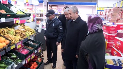 Belediye Başkanı zabıtayı yanına alarak çarşı esnafı denetledi