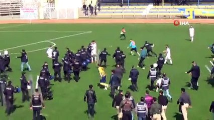 Seyircisiz maçta olay çıktı