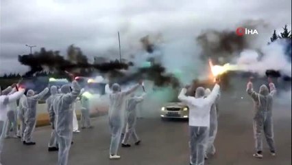 Korona virüs nedeni ile stada giremeyen taraftarlar takım otobüsünü böyle uğurladı