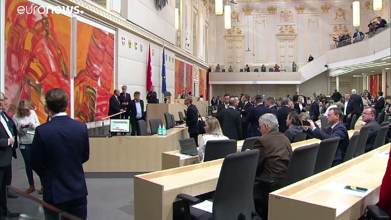 Kurz schaltet Österreich auf Notbetrieb