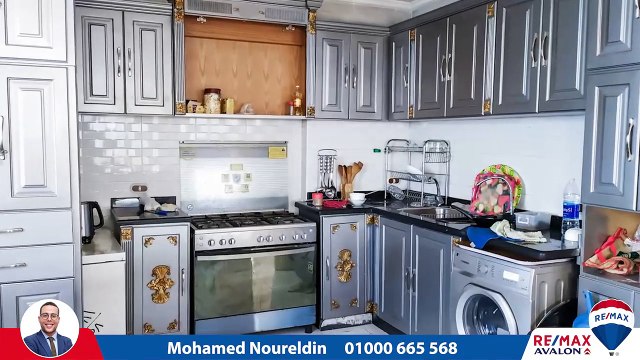 شقة للإيجار 300 م كامب شيزار ( خطوات من البحر )