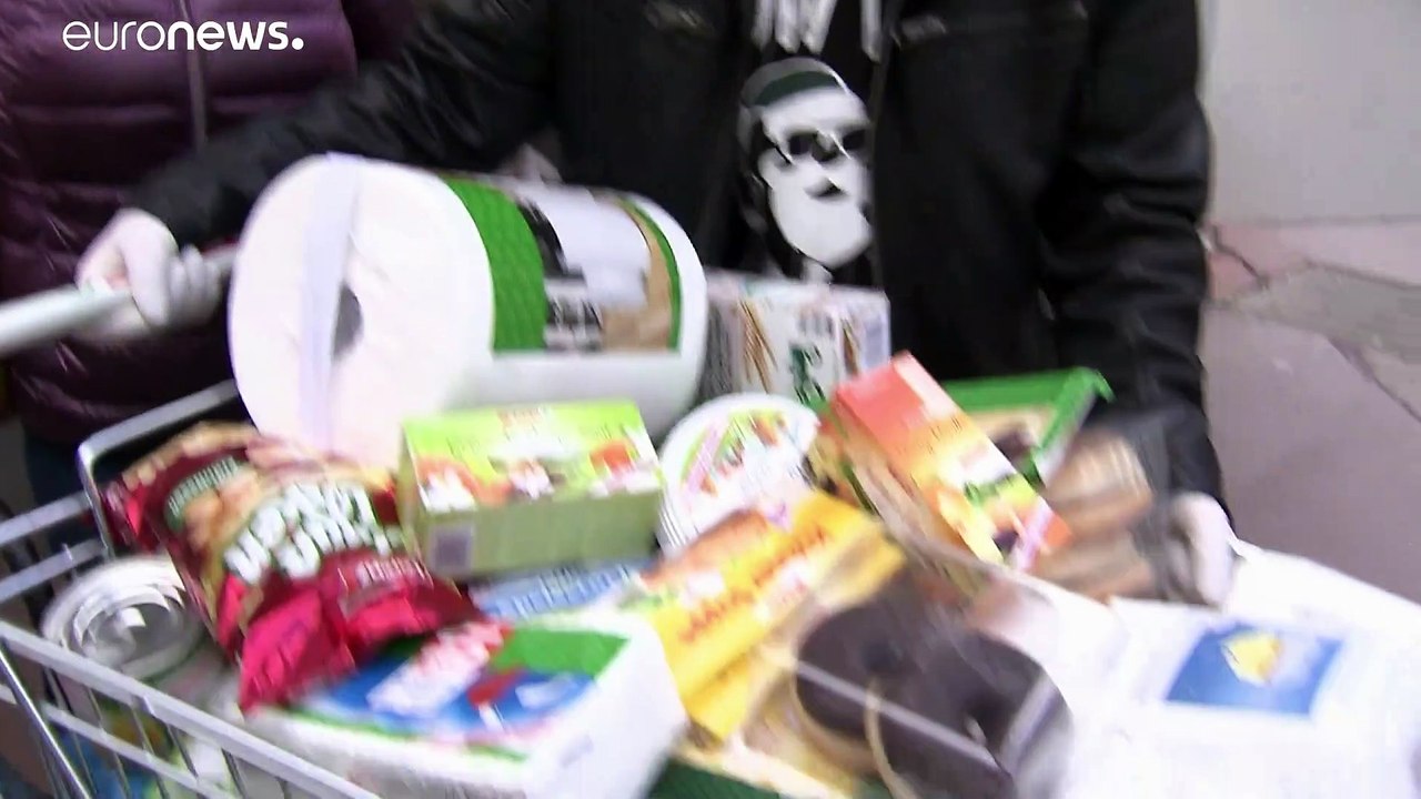 Hamsterkäufe: Supermärkte und Regierungen warnen