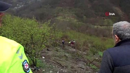 Otomobille 50 metreden uçtular: 2 yaralı