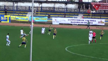 Korona virüs stadı kapattı, vatandaşlar maçı çatılara çıkarak izledi