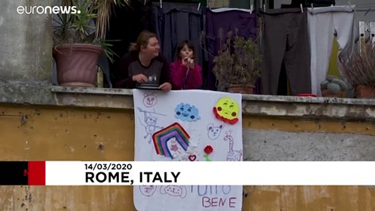 Canciones y mensajes de ánimo entre los italianos para hacer frente al coronavirus