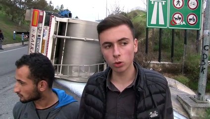 İzmir’de süt dolu TIR devrildi: 1 yaralı
