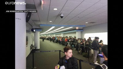 شاهد: فوضى واختناقات هائلة بمطارات أمريكية بسبب فحوص من فيروس كورونا