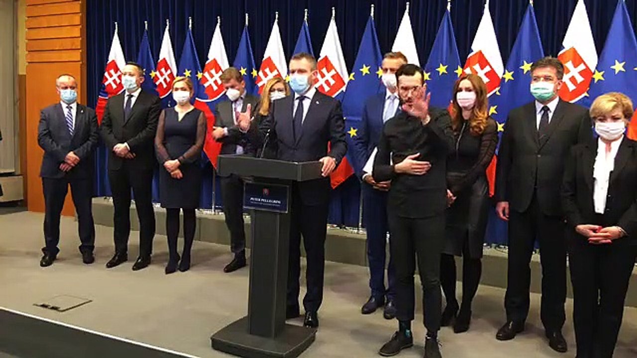 Vláda: Obchody okrem potravín, lekární či drogérií budú zatvorené