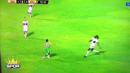 Adebayor'dan insanlık dışı faul | BIGGRANDTUBE