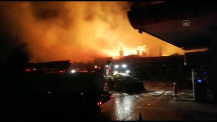 Benzin istasyonunda çıkan yangına itfaiyeden müdahale
