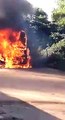 Ônibus incendiado em Vila Velha foi completamente tomado pelo fogo