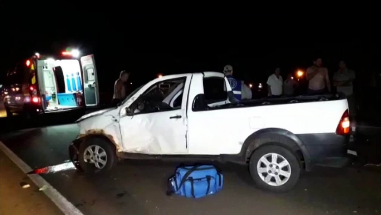 Acidente envolve três carros e um caminhão na PRc-467; um homem foi socorrido pelo Siate