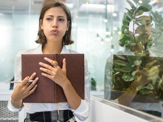 Weise Ratschläge oder Unsinn? Das ist dran an den Schluckauf-Mythen