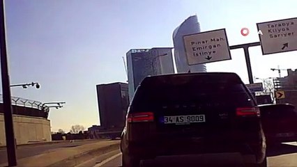 İstanbul’da inatçı sürücülerin yol kavgası kamerada