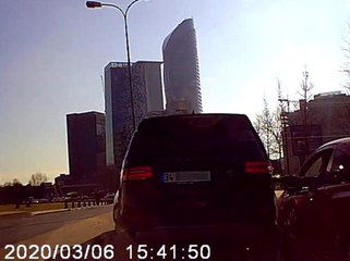 İstanbul'da inatçı sürücülerin yol kavgası kamerada