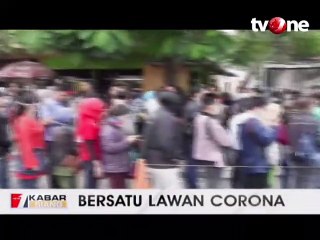 Penumpukan Penumpang TransJakarta di Halte Kalideres