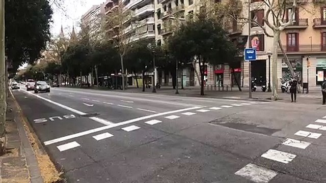 Continua l'activitat a la cruïlla de l'avinguda Diagonal amb el carrer de Girona de Barcelona