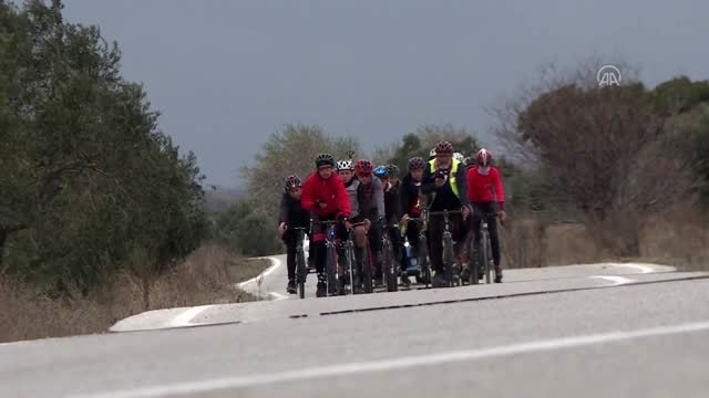 Düzce'den Şehitler Diyarı na 515 kilometre pedal çevirdiler