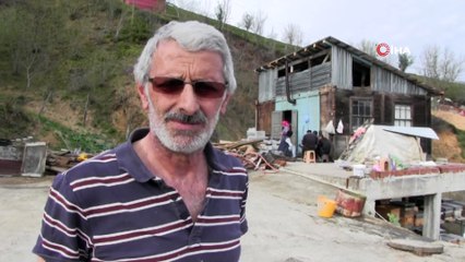 Baba yadigarı evi yıkmaya kıyamadı, vinçle taşıyıp bal evinin üzerine yerleştirdi