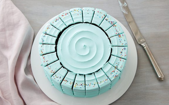 Cette méthode de génie pour couper facilement un gâteau