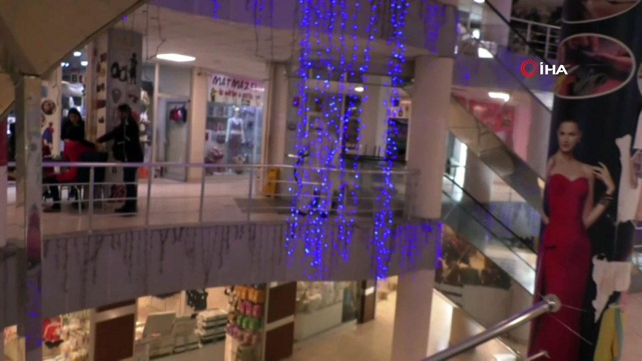 Hakkari’de alışveriş merkezleri dezenfekte ediliyor