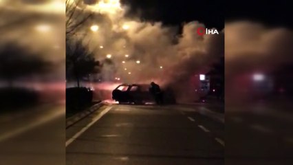 Alev alan araç içerisinde feci şekilde can verdi