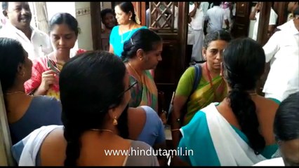 சென்னை தலைமைச் செயலகத்தில் கரோனா தடுப்பு நடவடிக்கை:  முதல்வர் மற்றும் துணை முதல்வர் வாகனங்களுக்கு மாநகராட்சியினர் மருந்து தெளித்தனர்!