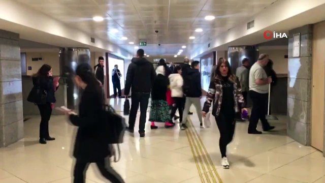 Kartal’daki Anadolu Adalet Saray’ında Koronavirüs’ten korunmak için alınan tedbirler kapsamında bazı duruşmalar ertelendi. Adliye binasında dezenfekte çalışmaları ise sürerken, duruşma salonların girişine “Coronavirüsü nedeniyle duruşmalar