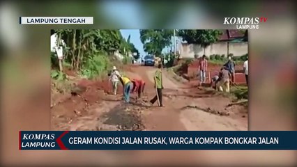 Geram Kondisi Jalan Rusak, Warga Kompak Bongkar Jalan