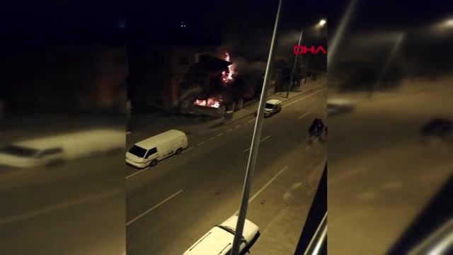 Niğde 2 katlı metruk bina alev alev yandı