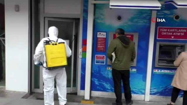 Hakkari'de alışveriş merkezleri dezenfekte ediliyor