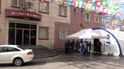 DİYARBAKIR HDP önündeki eylemde 196'ncı gün; aile sayısı 128 oldu