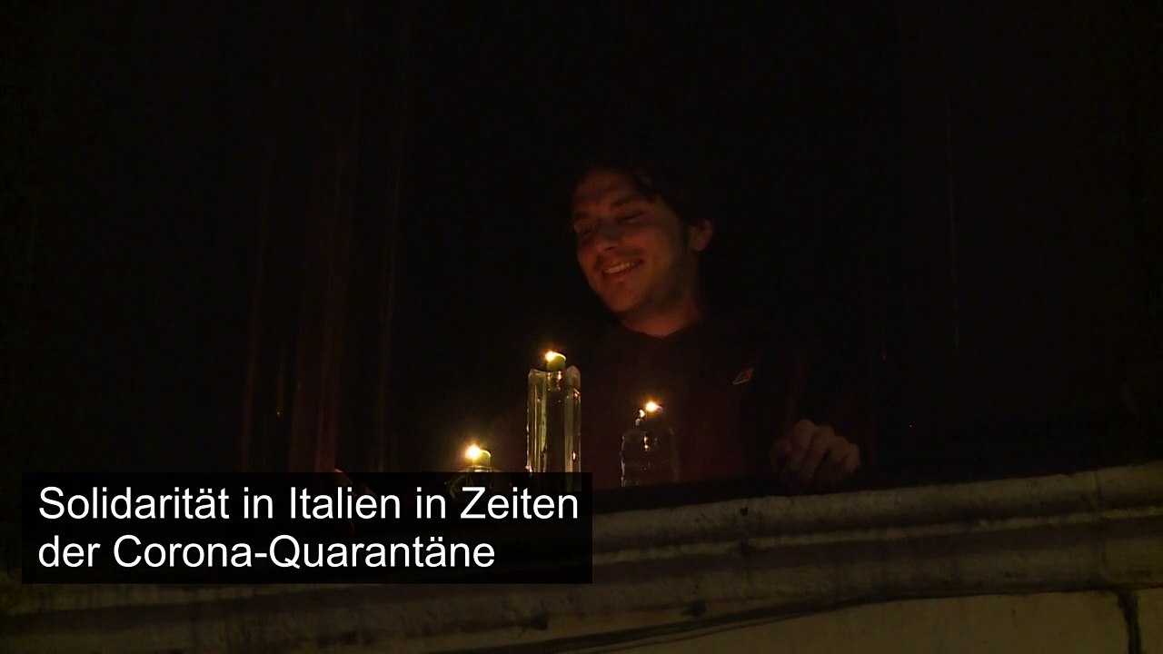 Trost in Corona-Zeiten: Italiener stellen sich Kerzen ins Fenster