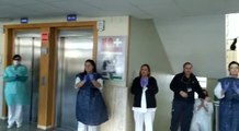 Sanitarios del CEP Virgen de la Cinta aplauden a los ciudadanos