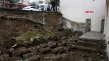 SİVAS-İstinat duvarı, evin bahçesine yıkıldı