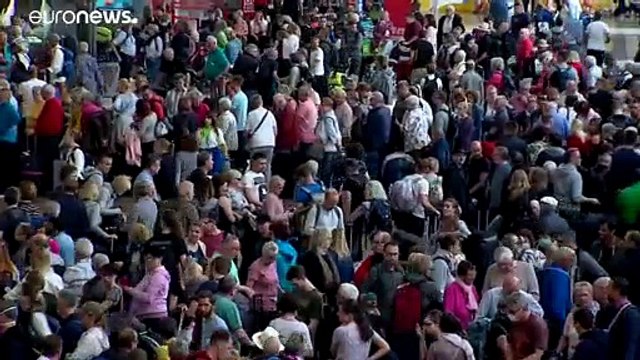 Coronavirus-Krise belastet Tourismus - Tausende Urlauber gestrandet