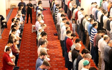 Vakit namazlarında cemaat yapılacak mı? Cuma namazı kılınacak mı? Cemaatle namaz kılınıyor mu? Diyanet İşleri Başkanı Ali Erbaş cevapladı!