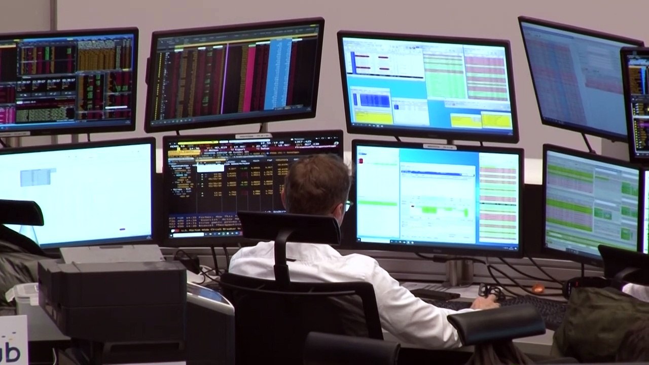 Dax erstmals seit 2016 unter 9000 Punkten - Kurs fällt weiter