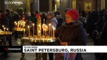 شاهد: أرثوذكس يؤدون الصلاة في سانت بطرسبرغ رغم كورونا