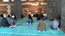 Diyarbakır'da cemaatle namaza ara verilmesine destek