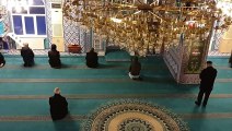 Gümüşhane'deki camilerde cemaatsiz namaz kılındı