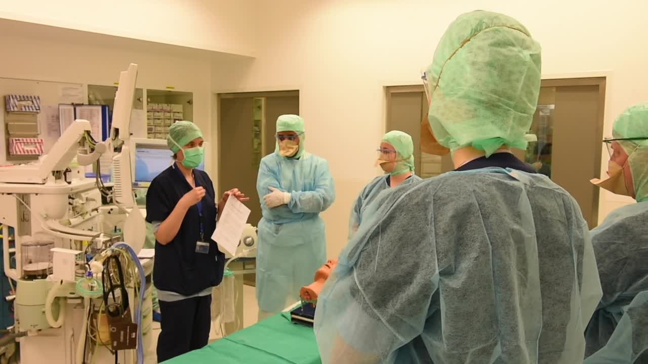 Coronavirus : entrainement du personnel du CHU de Liège