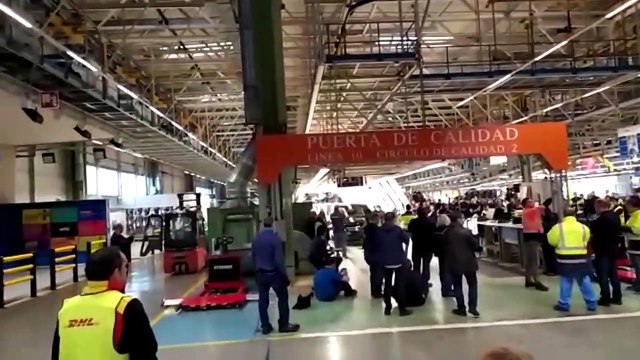 Mercedes-Benz Vitoria para su producción tras un plante de trabajadores