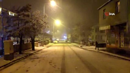 - Karlıova'da kar yağışı etkisini sürdürüyor