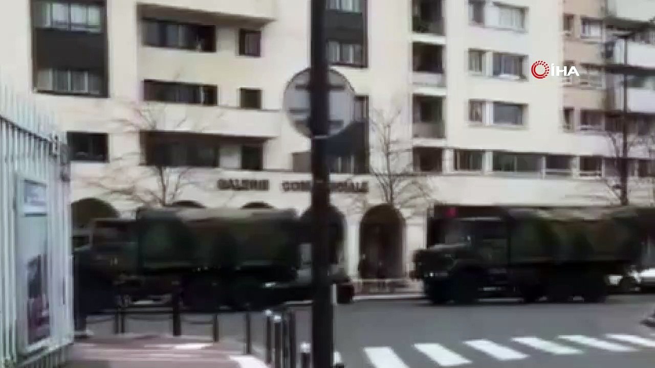 - Paris'te askerler sokağa indi