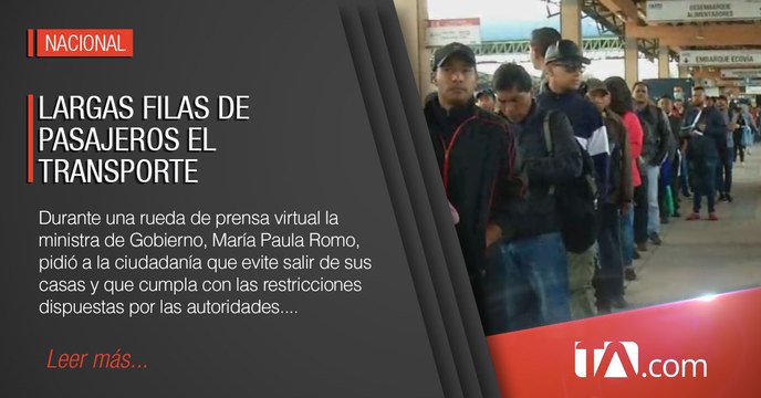 Existen largas filas de pasajeros que intentan usar el transporte en Quito