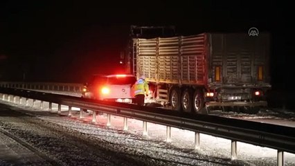 Sivas-Yozgat kara yolunda ulaşıma kar engeli - SİVAS