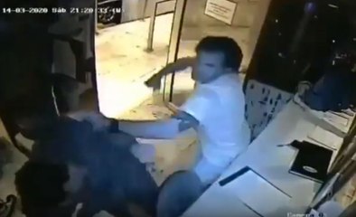 Miguel Angel Paz golpea al guardia de seguridad