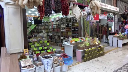 Binlerce kişinin ziyaret ettiği Tarihi Uzun Çarşı boş kaldı